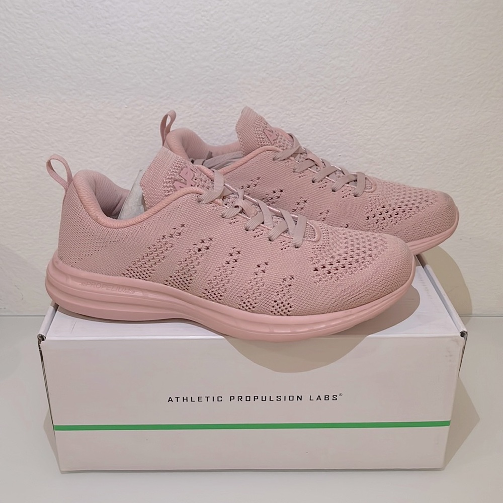 APL Women’s TechLoom Pro Sneakers – Size 8 – Dusty Rose